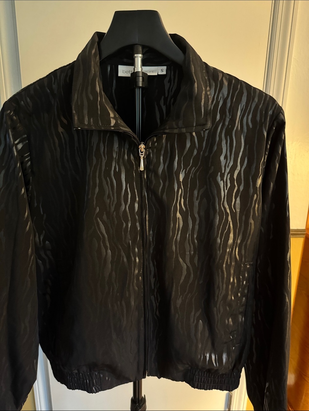 Men's Black Zip-Front Patterned Bomber Jacket